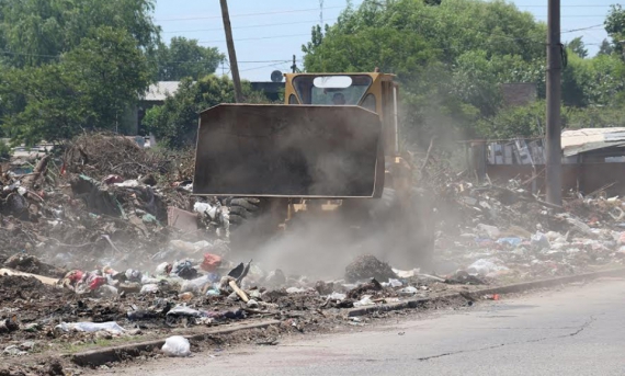 Empiezan a limpiar el basural ubicado en el límite ente Pilar y José C. Paz