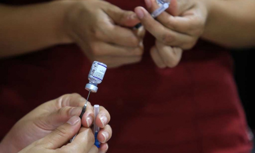 Vacunar a la población contra el Covid-19 costó casi $100 mil millones en 2021