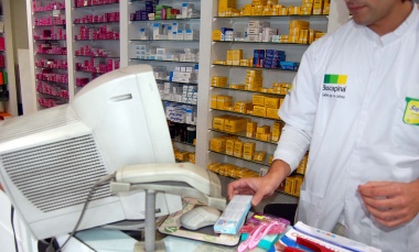 La Provincia adelanta pagos para destrabar el conflicto por la venta de medicamentos