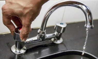 AYSA aplicará incremento de 1% a partir de abril en tarifa de agua