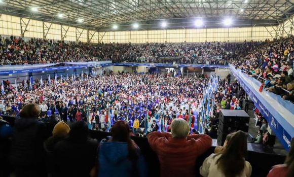 Más de 7.000 niños de Pilar prometieron lealtad a la Bandera Nacional