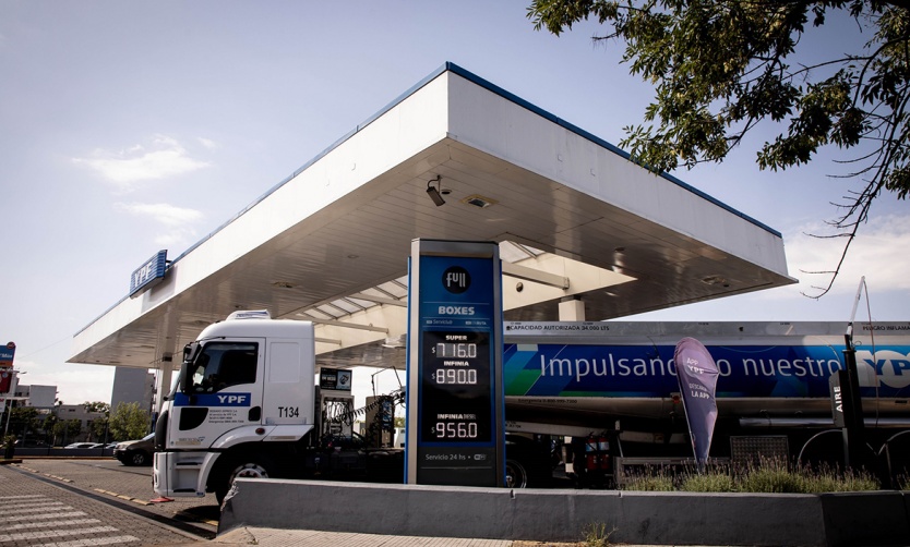 YPF bajará 4% los precios de la nafta y el gasoil desde el 1° de mayo