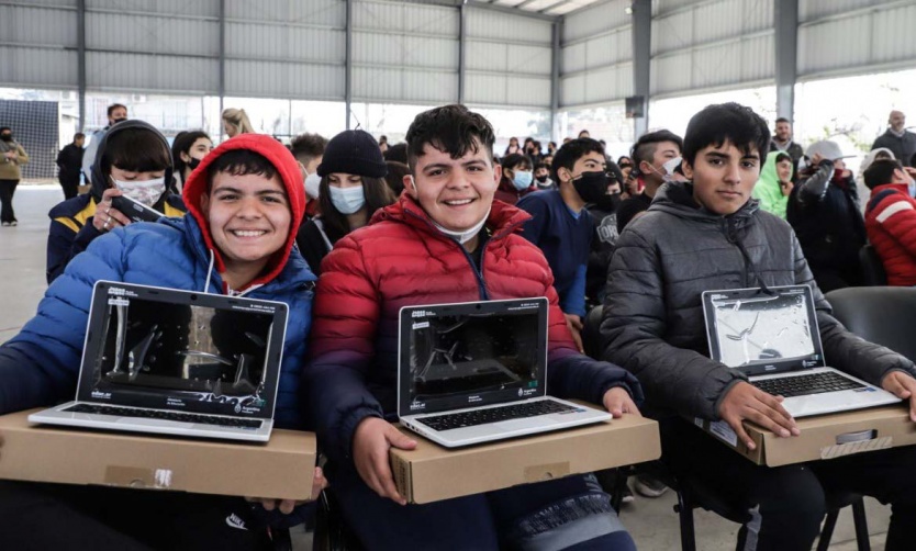 El Municipio entregó netbooks del Programa Conectar Igualdad a estudiantes secundarios