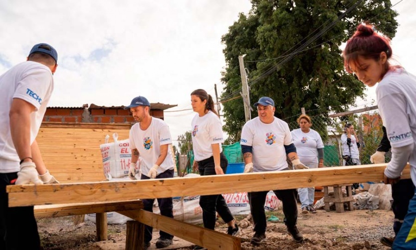 TECHO construyó una decena de viviendas de emergencia en Pilar