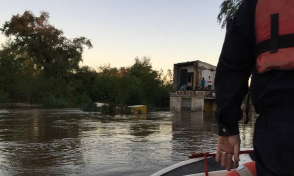 Por las lluvias, otra vez más de un centenar de personas tuvieron que ser evacuadas