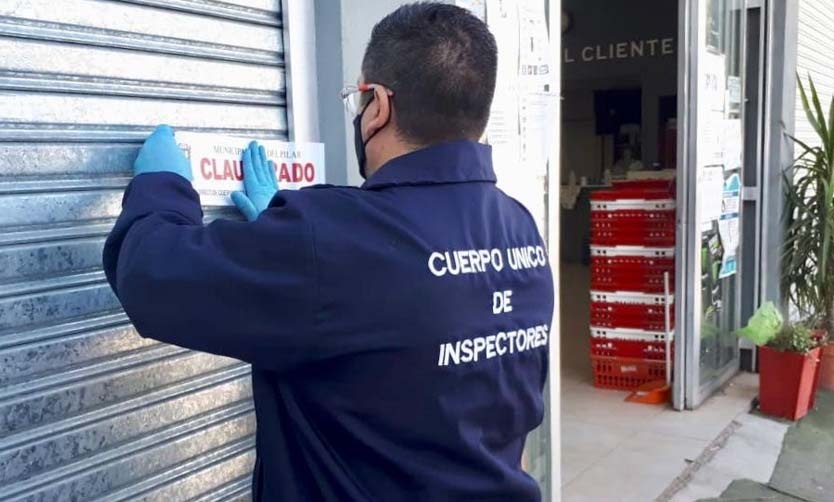 Clausuraron un supermercado que cobraba recargo por pagar con la Tarjeta Alimentar