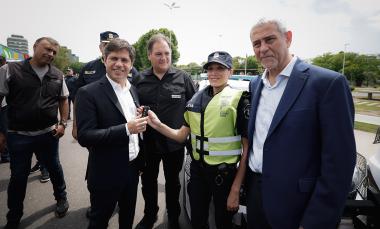 Kicillof entregó 30 nuevos patrulleros para fortalecer la seguridad