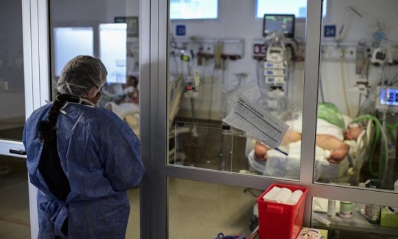 Covid: registran 318 muertes y 42.437 nuevos contagios en el país