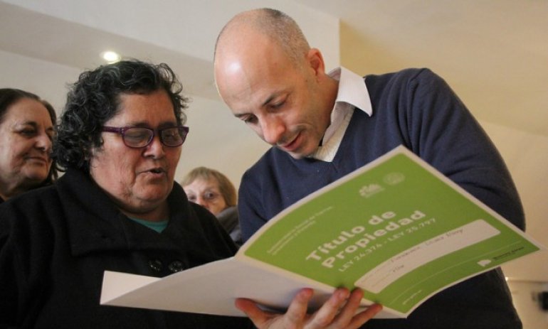 Nueva entrega de escrituras a vecinos de Pilar