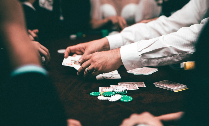 5 juegos que puedes disfrutar con tus amigos sin salir de casa