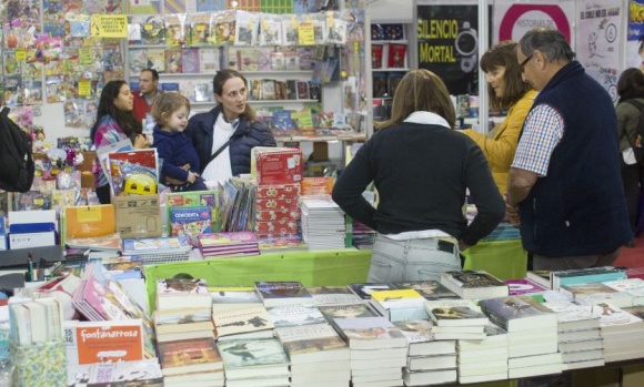 Ya pasaron más de 20 mil personas por la Feria del Libro pilarense