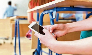 Proyecto de ley para restringir el uso de celulares en escuelas bonaerenses