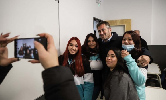 Achával inauguró nuevas aulas en una escuela secundaria