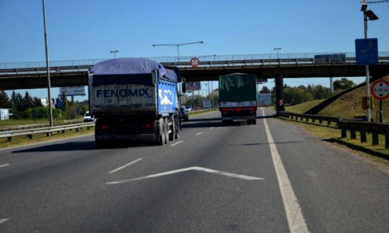 Analizan bajar la velocidad máxima de la Panamericana y colocar fotomultas fijas