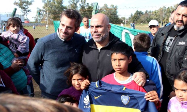 “Chicho” Serna brindó una clínica de fútbol en Pilar