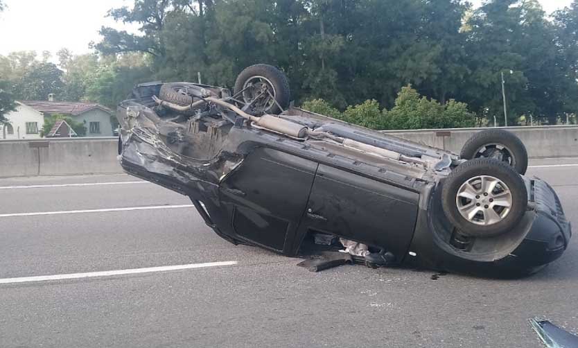 Alcoholizada, iba en contramano por Panamericana y provocó un accidente