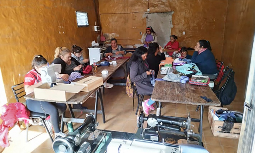 Costureras Solidarias de Pilar brindan talleres gratuitos para la comunidad