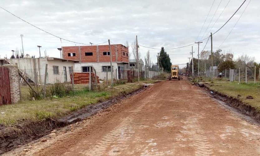 El Municipio despliega zanjeos y mejoras en calles de varios barrios