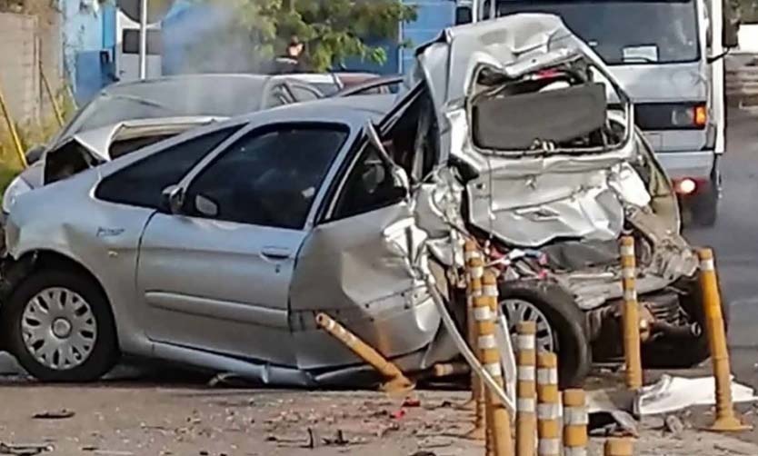 Un camión no frenó a tiempo y chocó a dos autos en el Peaje de Pilar