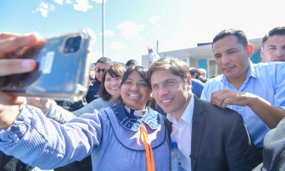 Kicillof entregó viviendas: "Trabajamos para terminar con las postergaciones"