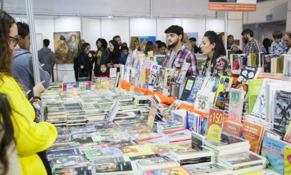 Con gran éxito comenzó la tercera edición de la Feria del Libro de Pilar