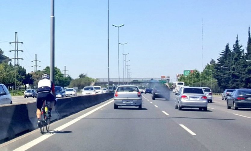 Bicicletas en Panamericana: "Es ilegal y peligroso que ciclistas circulen por la autopista", insiste el Municipio