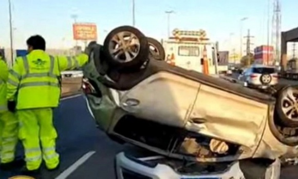 Choque y vuelco en la Autopista Panamericana: un muerto