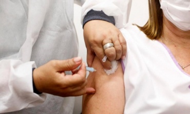 Coronavirus: La semana próxima comenzará la vacunación de docentes con factores de riesgo