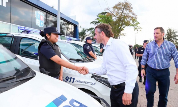 Achával presentó nuevos móviles policiales: "Seguimos invirtiendo en seguridad"
