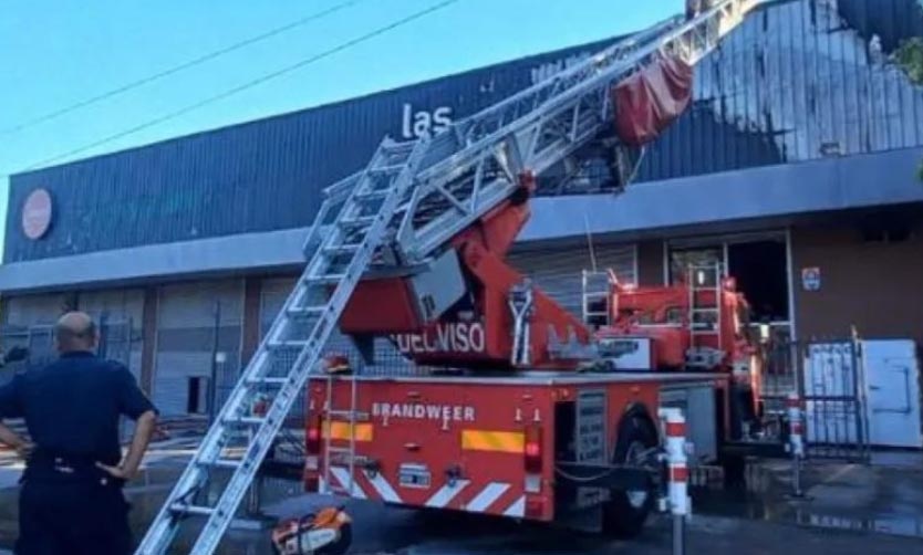 Bomberos sofocaron un incendio en un supermercado