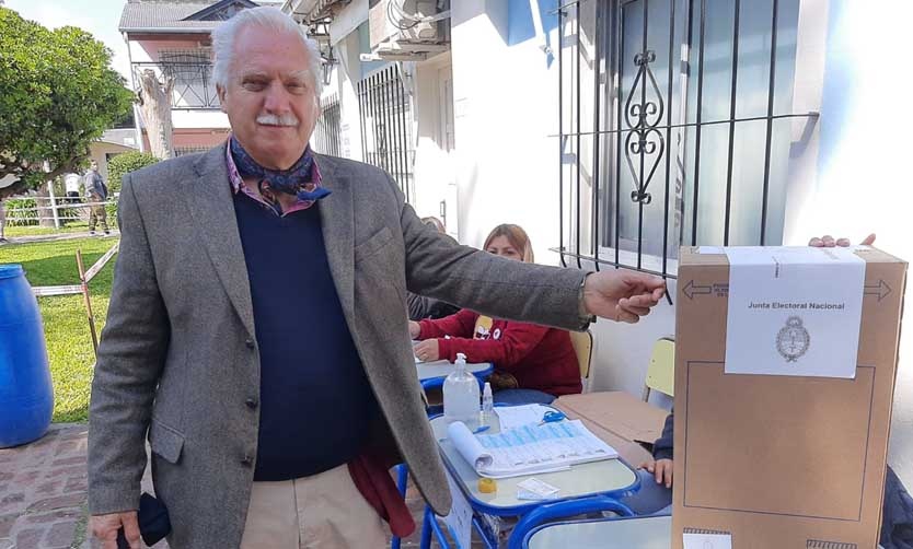 Simmermacher votó en una escuela de Presidente Derqui