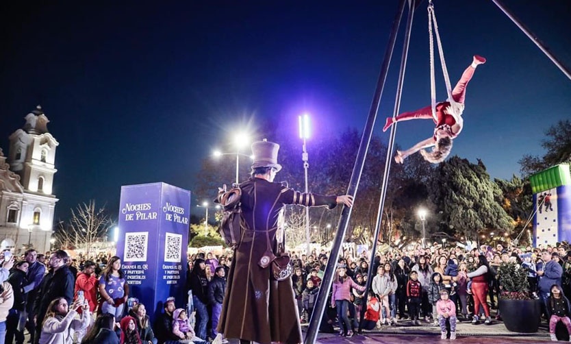 Noches de Pilar: el Paseo del Centro se llenó de arte y música