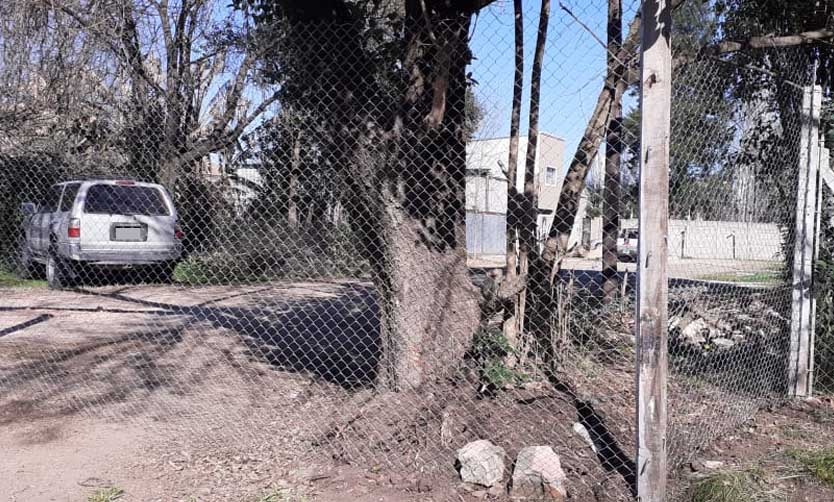 Polémica porque vecinos cerraron una calle en un barrio de Derqui