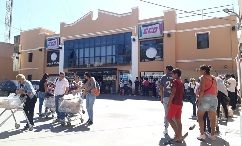 Intenso movimiento en supermercados y mayoristas, en el primer día de la cuarentena en Pilar
