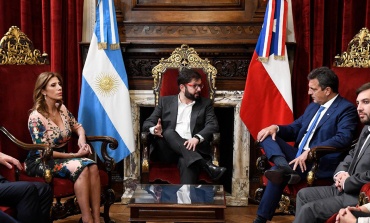 Massa junto al Presidente chileno Gabriel Boric en el Congreso