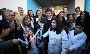 Kicillof inauguró una escuela especial y volvió a cruzar a Milei