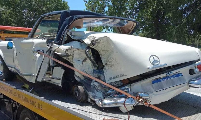 Perdió una rueda de su auto de colección y fue chocado en la Panamericana