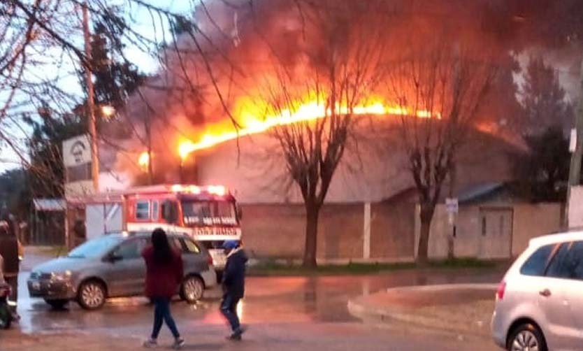 Un incendio destruyó parte de las instalaciones de una sociedad de fomento en Derqui