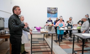 Achával acompañó a vecinas que participan de talleres de oficios