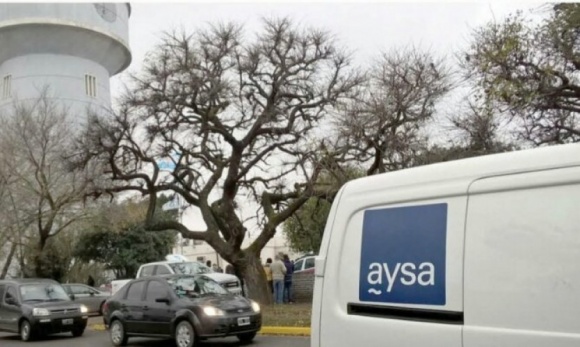 Labores de AySA en la red de agua potable de Pilar