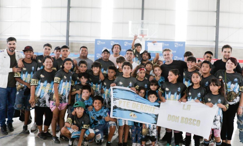 Achával acompañó a los jóvenes en la apertura de la Liga Derquina de Futbol