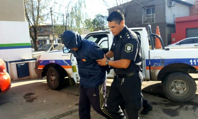 Detienen a una banda de ladrones que robaba autos a punta de pistola