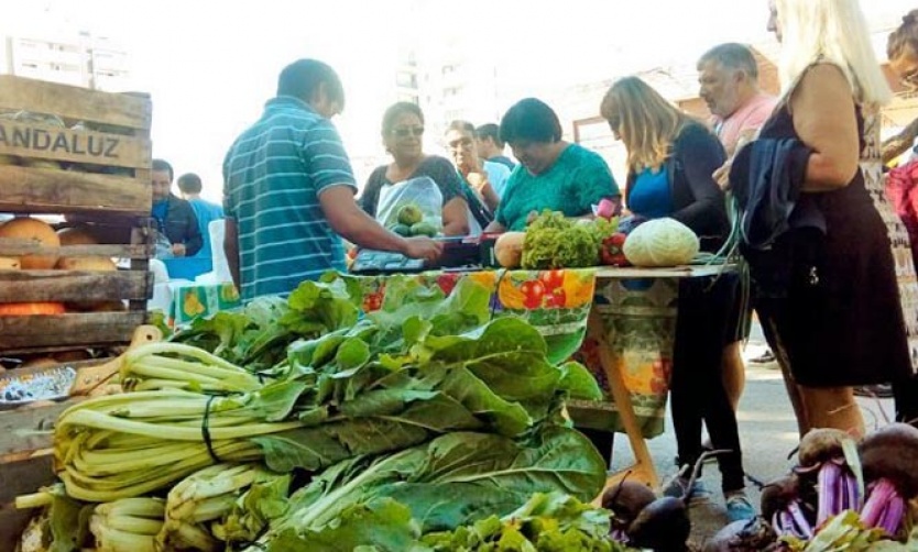 Lanzan feria para acceder a bolsones de verdura y panificados a precios populares