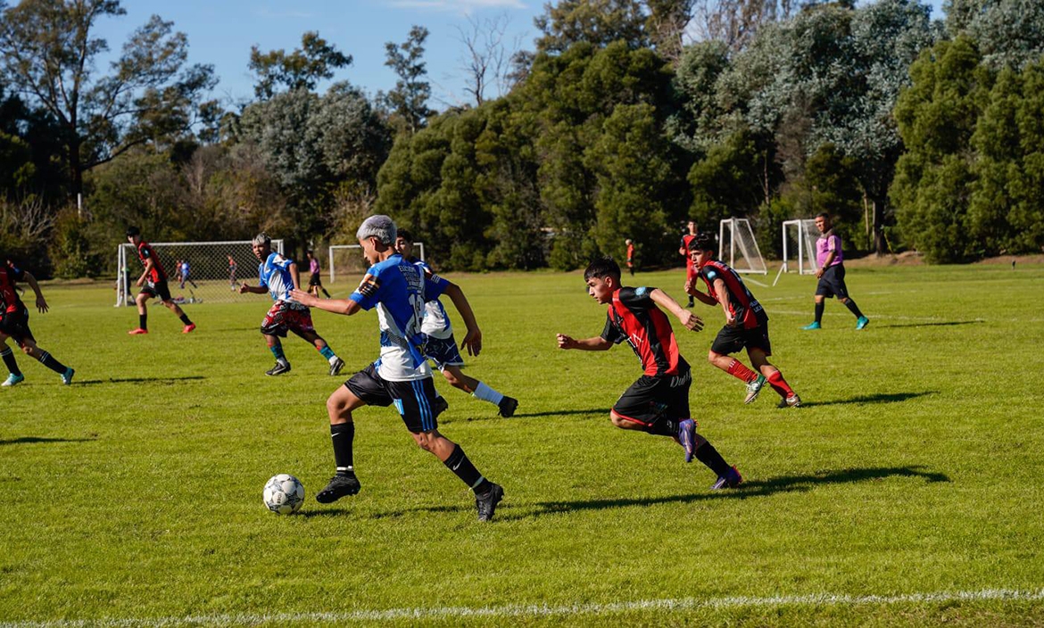 Liga Municipal de Fútbol Sub 18: Los leones y Alfa bajaron a los líderes