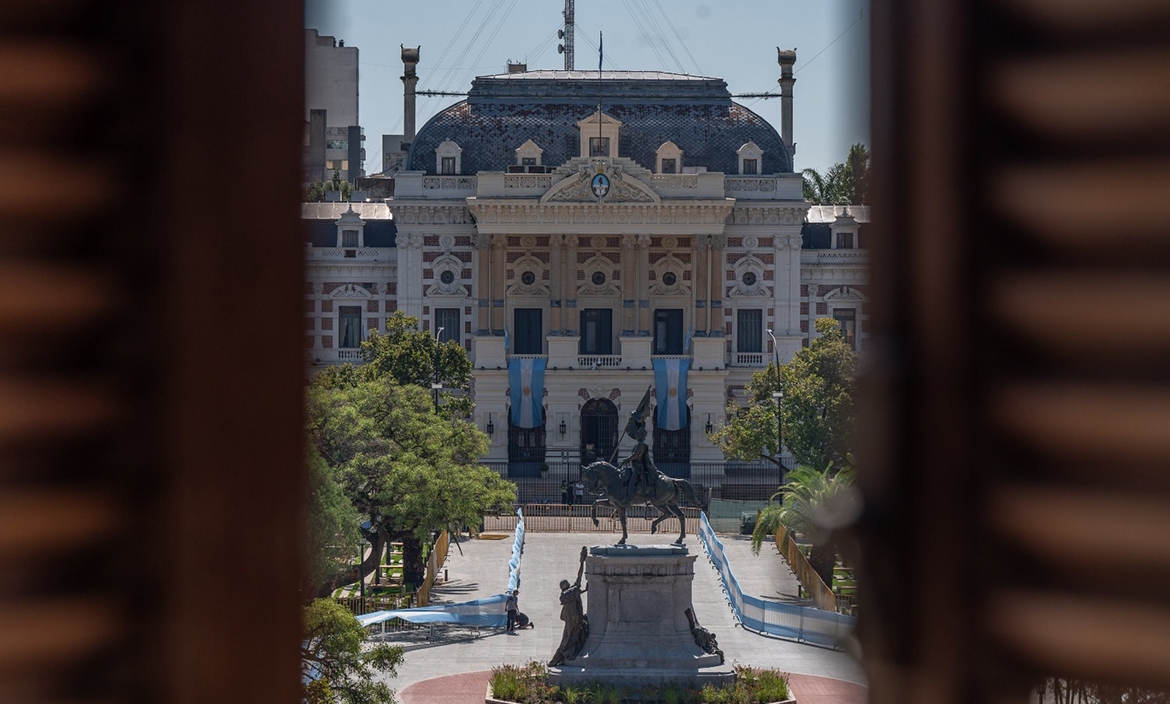 La Provincia convocó para el martes a docentes y estatales para definir una oferta salarial