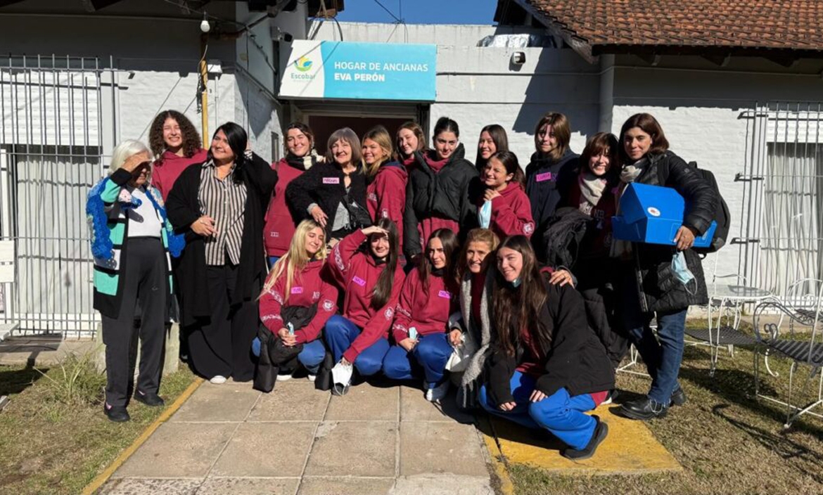 Estudiantes del Norbridge Pilar visitaron el Hogar Eva Perón de Escobar