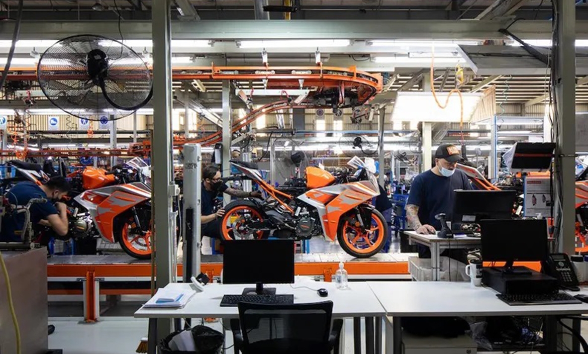 Cierra una planta de una conocida fábrica de motos y despide a unos 50 operarios