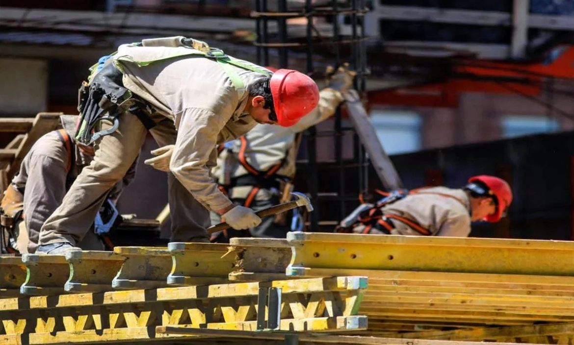 El empleo privado se redujo en julio y la tasa de despidos alcanzó el valor más alto para el mes desde 2016